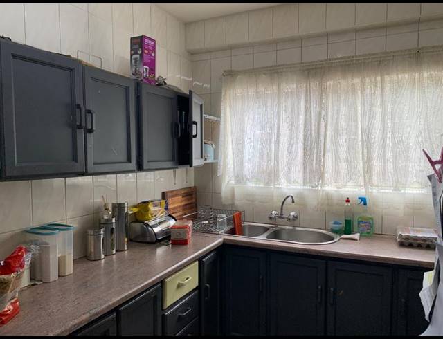 3 BEDROOM APARTMENT FOR SALE IN VANDERBIJLPARK SW 1